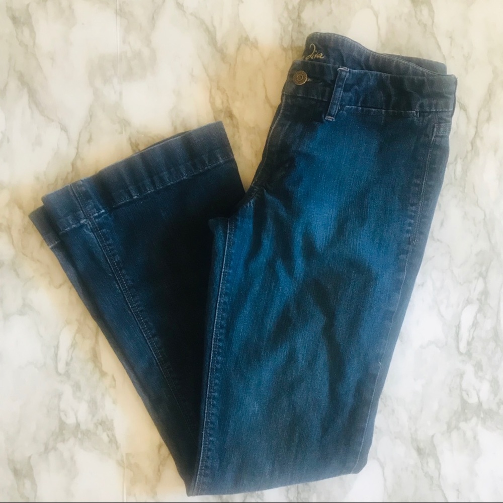 Women’s Diva Low Rose Bootcut Jeans. Sz 8